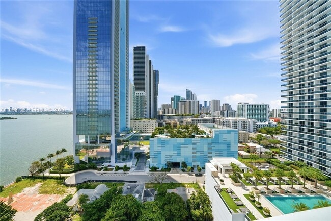 Building Photo - 601 NE 27th St