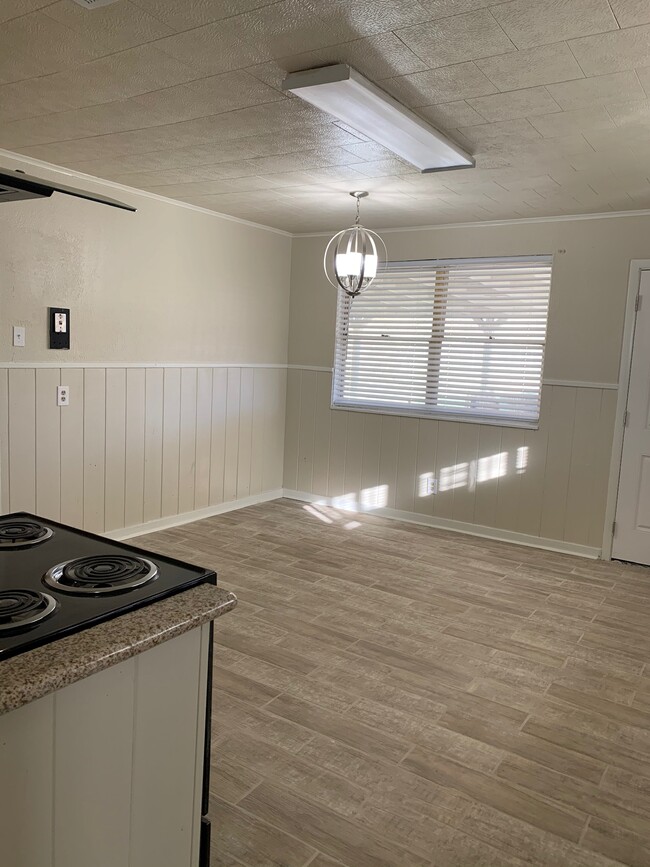 Dining area - 5411 Sycamore Street