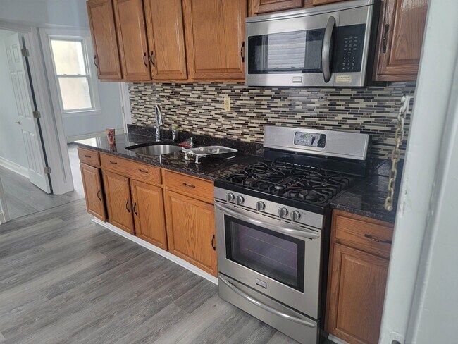 Building Photo - 291 Cator Ave