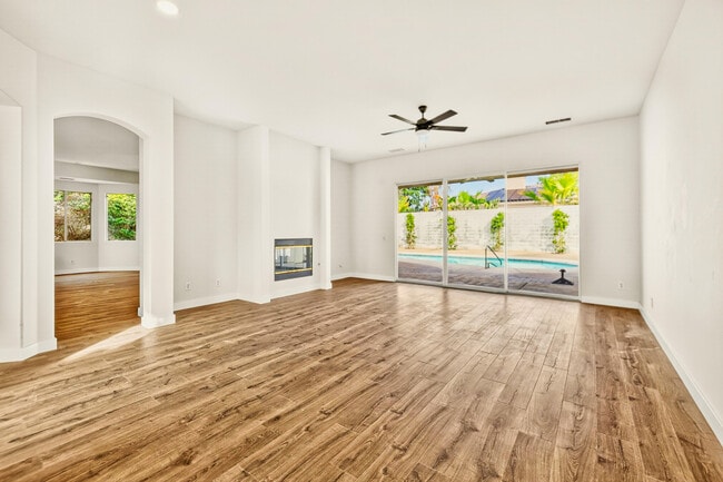 Building Photo - 6 Queens Ct