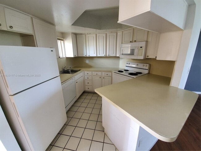 Building Photo - 8353 Lake Dr