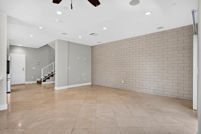 Building Photo - 18358 Saticoy St