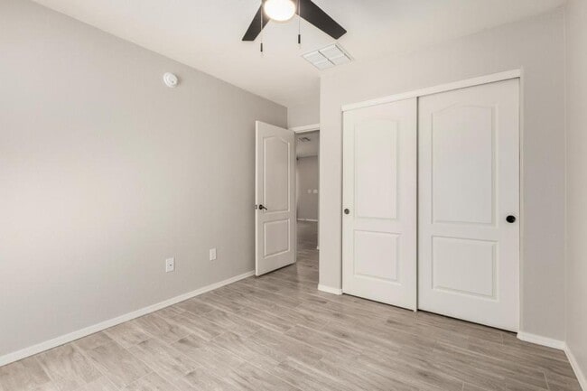 Building Photo - 8431 S Egyptian Dr