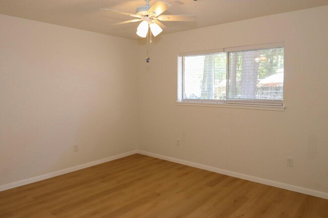 Building Photo - 109 Halo Dr