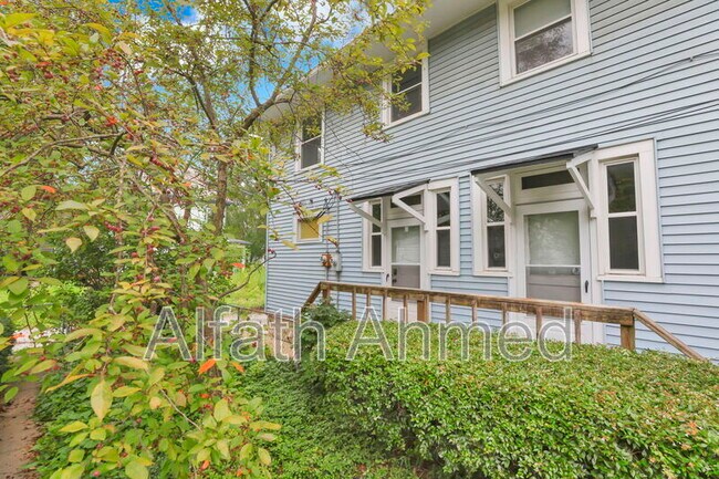 Building Photo - 294 Wyandotte Ave