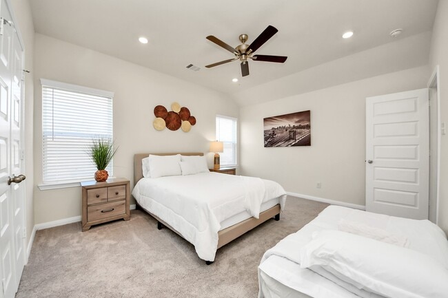 Building Photo - 14967 Eagle Feather Dr