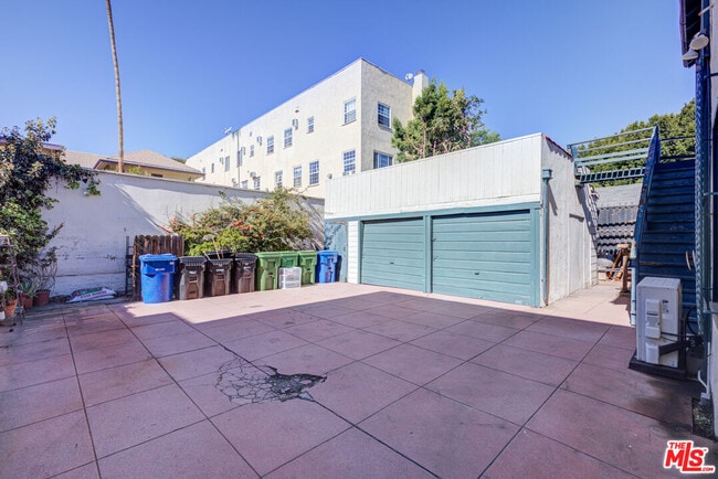 Building Photo - 1445 N Vista St