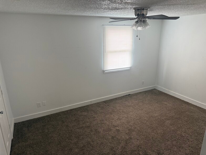 Building Photo - 710 Storey Ave