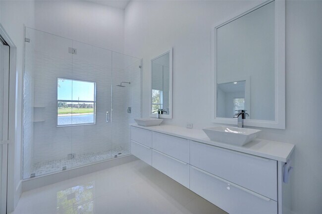 Building Photo - 6014 Golf Villas Dr