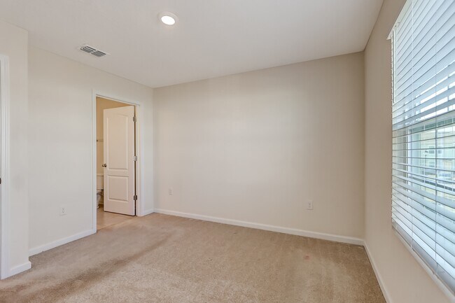 Building Photo - 3978 Oak Mill Rd