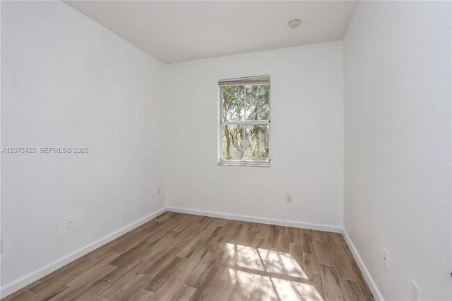 Building Photo - 3955 NE 11th Dr