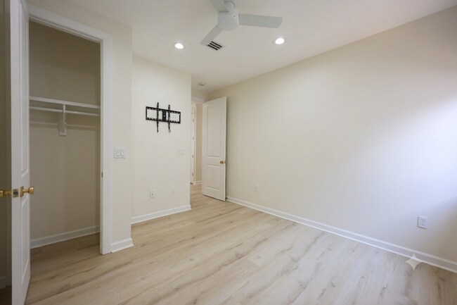 Building Photo - Church Street Village Home For Rent