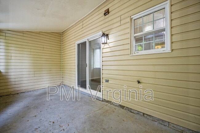 Building Photo - 3310 Scarborough Way