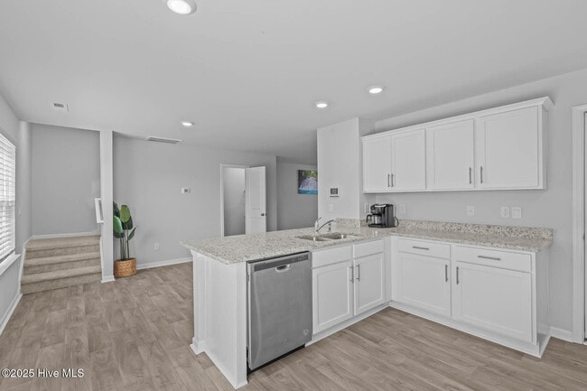 Building Photo - 200 Walton Dr