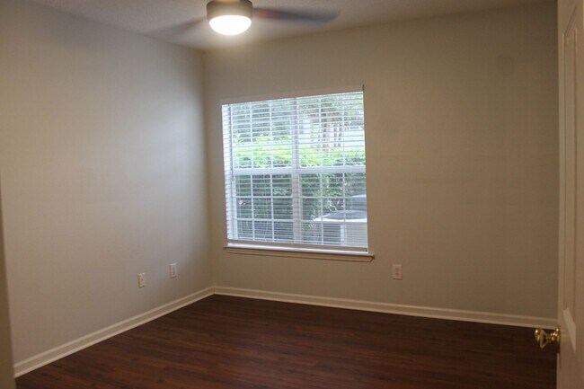 Building Photo - Updated Apartment in Plantation Point
