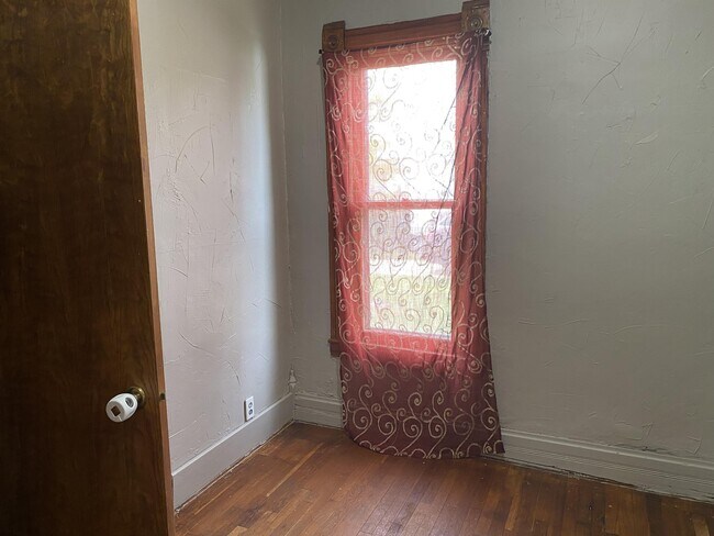 Building Photo - 440 26th St