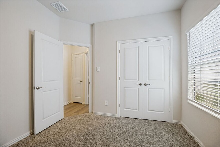 Building Photo - 4000 Marble Fls Dr