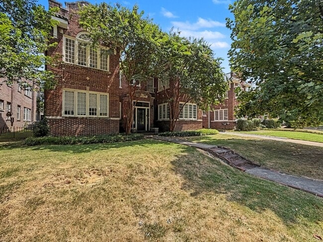 Building Photo - 340 N McLean Blvd