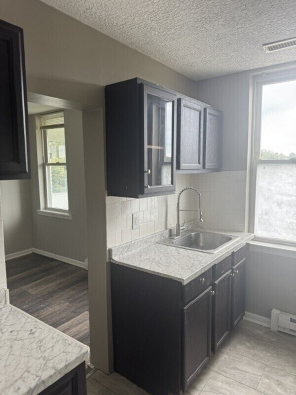 Building Photo - 2917 Poplar Terrace