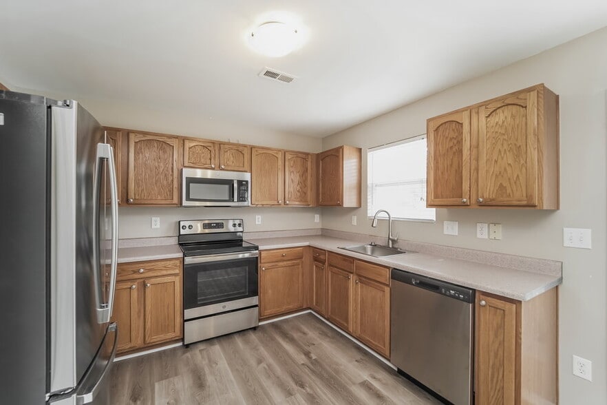 Building Photo - 5221 Valcourt Rd