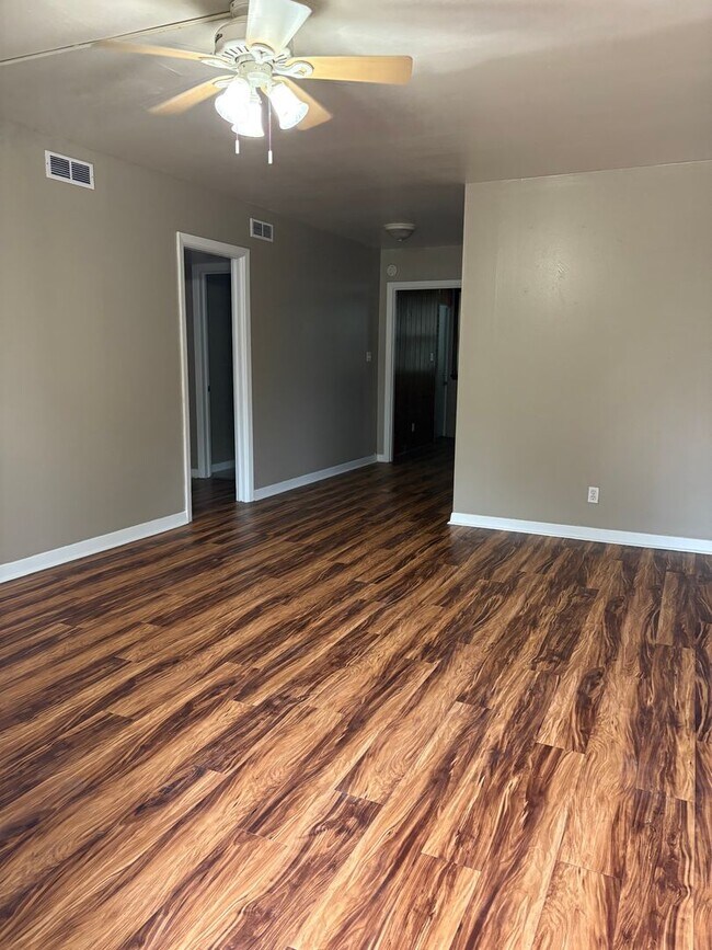 Building Photo - Duplex near Levy Park