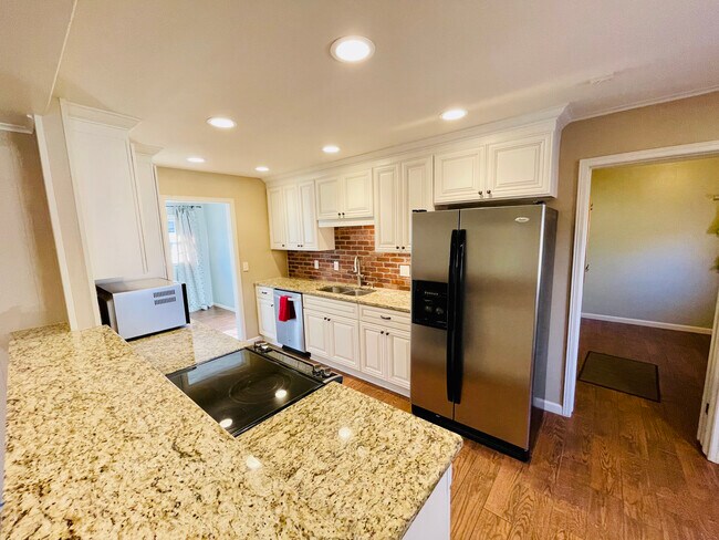 Kitchen w/ all appliances - 3945 E 60th St