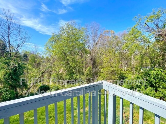 Building Photo - 143 Carrion Ln