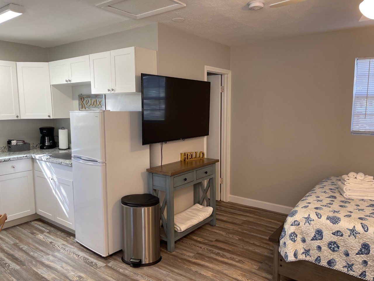 Building Photo - 2640 NE Indian River Dr