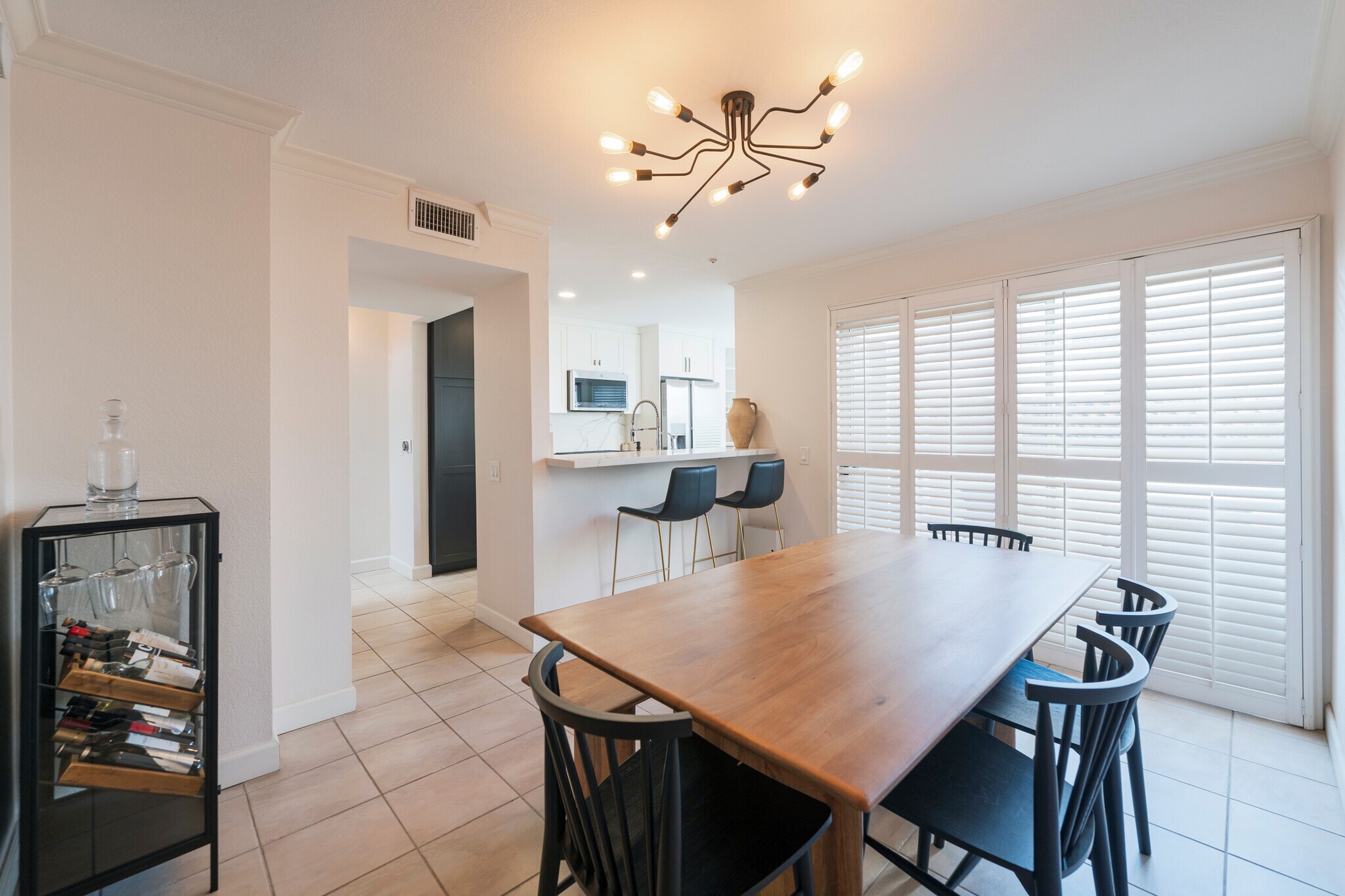 Building Photo - 5455 Sylmar Ave