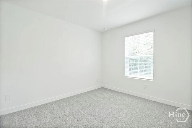 Building Photo - 176 Kingswood Cir
