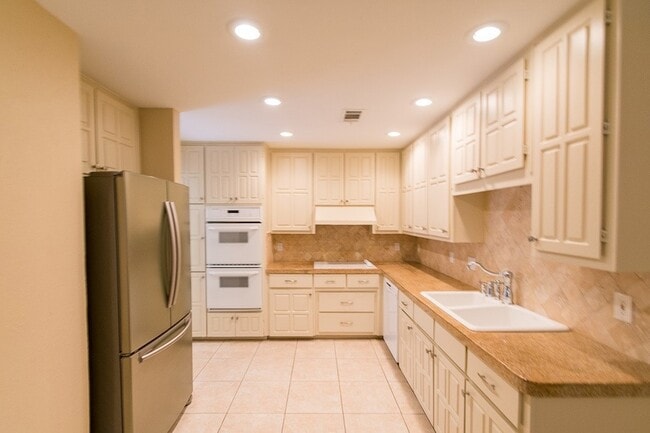 Building Photo - 14816 Sopras Cir