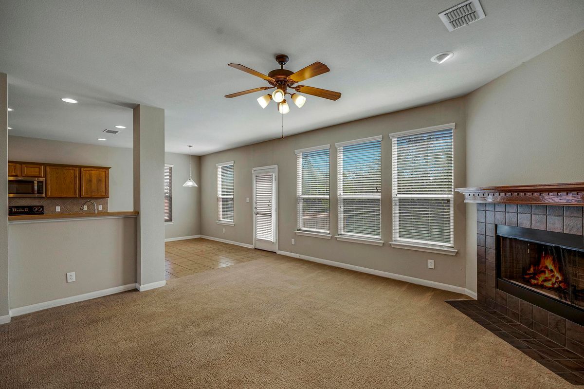 Building Photo - 606 Buckle Ct