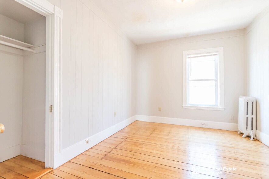 Building Photo - 120 Kenrick St