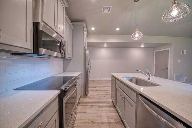 Building Photo - 1520 S 7th St