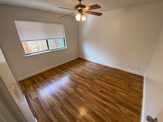 Building Photo - 705-709 E St