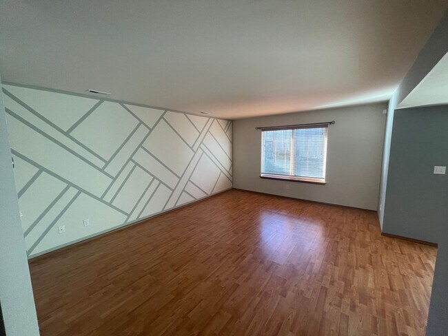 Building Photo - 155 NE Melrose Dr