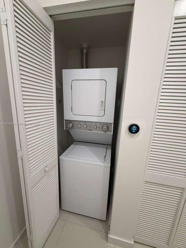 Building Photo - 7875 NW 107th Ave