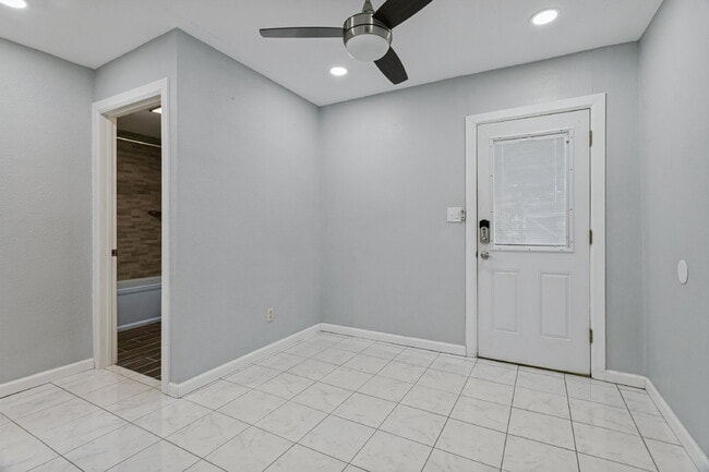 Building Photo - 3930 Bryce Ave