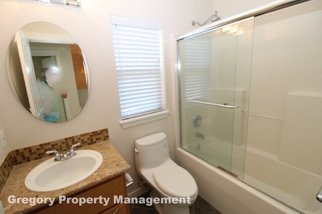 Building Photo - 15720 NE 95th Way