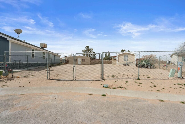 Building Photo - 505 Ricky Zelt Dr