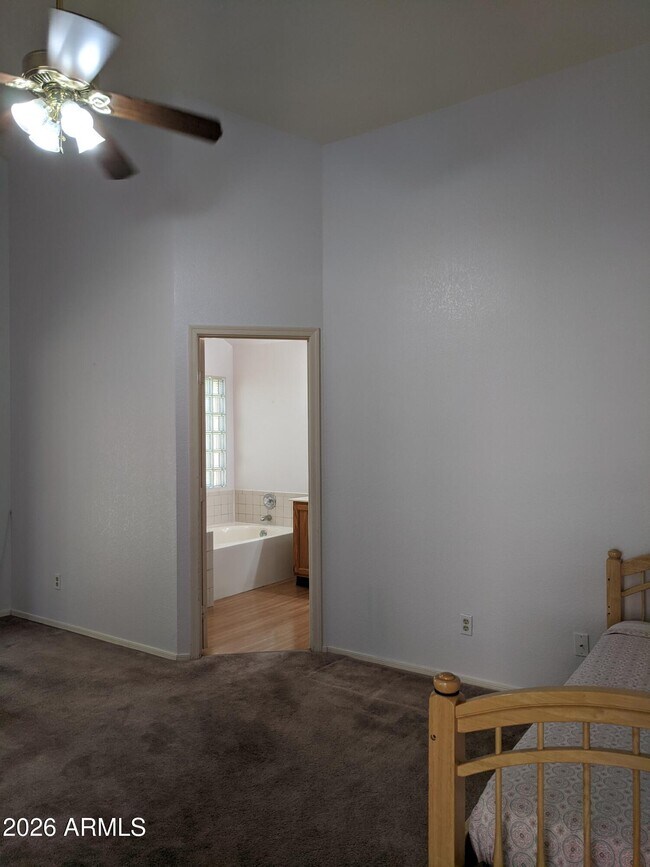 Building Photo - 1321 N Jamaica Way