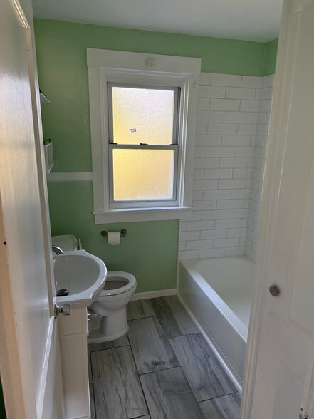 Building Photo - 1129 Woodbourne Ave