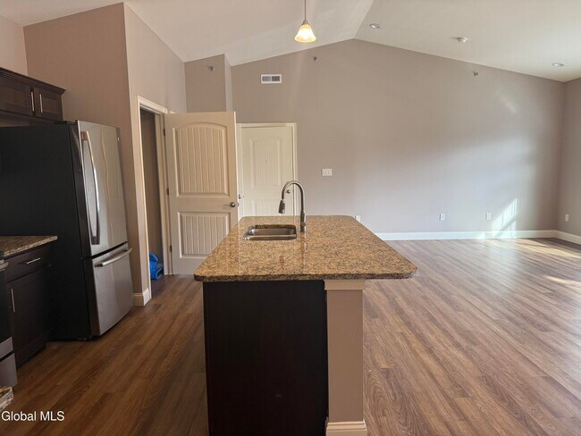 Building Photo - 48 Bavarian Wy