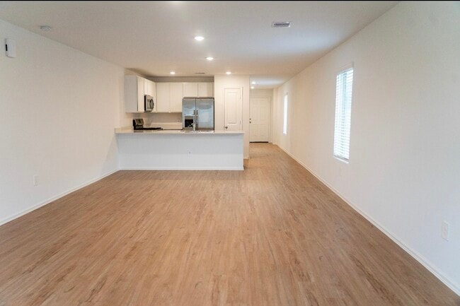 Building Photo - 2802 Via Augusta Dr