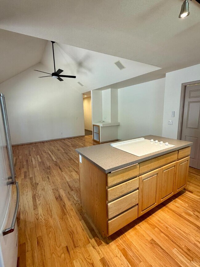 Building Photo - 61171 Minaret Cir