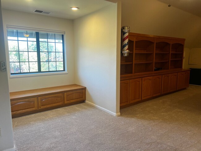 Building Photo - MORGAN HILL Expansive 6 bedroom, 4.5 bathroom home