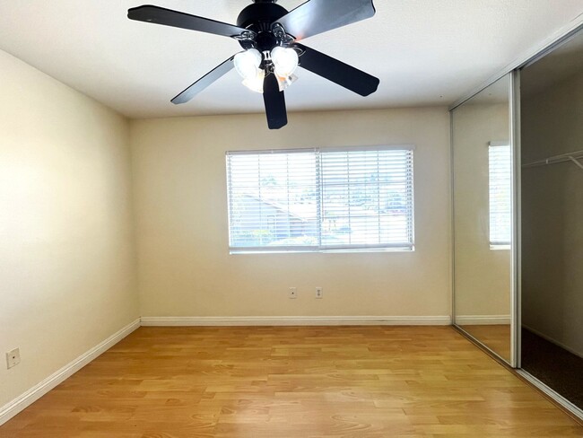 Building Photo - 4 bed, 2.5 bath located in Corona, CA!