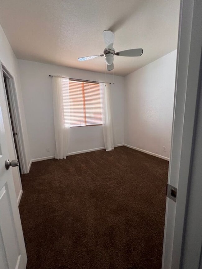 Building Photo - Available now! 5 Bedrooms and 4 full Bathr...