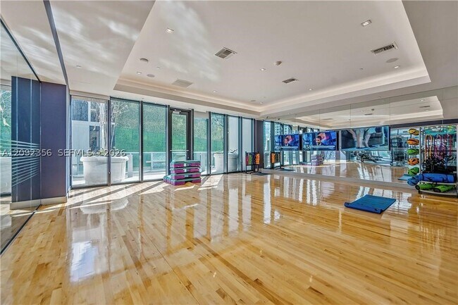 Building Photo - 1010 Brickell Ave