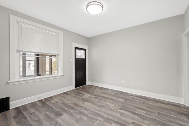 Building Photo - Gorgeous 3 bedroom home in Brookline avail...